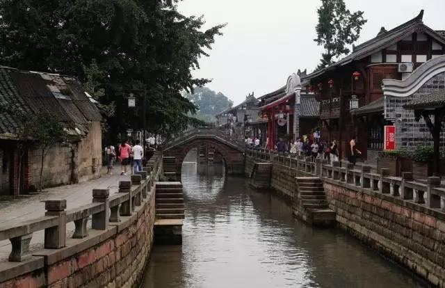 李玉刚成名之路艰难，成名后又饱受争议，这是为何？游戏画面